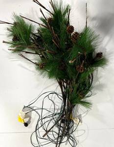 lot 75 image: Pre-Lit Pinecone Christmas Greenery Bundle
