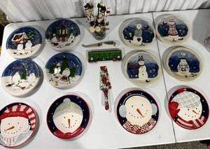 lot 44 image: Snowman Holiday Dishware & Utensil Collection