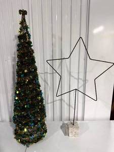 Tinsel Tree and Metal Star Décor Set