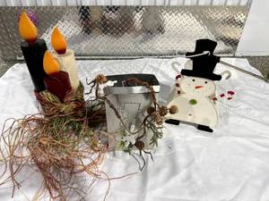 lot 70 image: Rustic Holiday Dcor