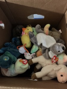lot 31 image: Approximately 30 Assorted Beanie Babies