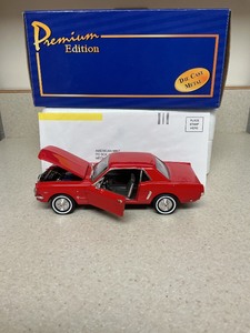 lot 76 image: Red Die-Cast 1965 Ford Mustang by American Mint