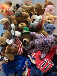 lot 22 image: Approximately 30 Assorted Beanie Babies by Ty