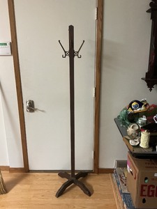 lot 63 image: Wooden Coat Rack With Metal Hooks and Four-Legged Base