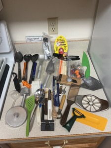 lot 66 image: Kitchen Utensils Featuring Pampered Chef and Tupperware Items
