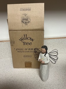 lot 73 image: Willow Tree Angel of Warmth Figurine with Original Box by Demdaco