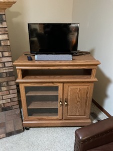 lot 79 image: Wooden Tv Stand on Wheels with Small Roku Tv and Soundbar