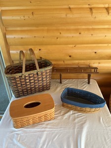 lot 93 image: Longaberger Baskets, wall shelf and large handle basket