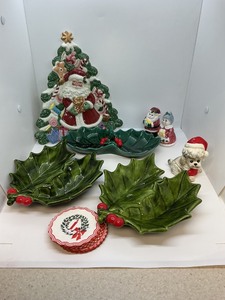 lot 131 image: Christmas Themed Ceramic Decorations and Dishware