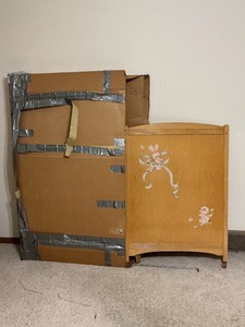 lot 148 image: Vintage Baby Crib with Hand-Painted Design