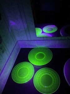 lot 166 image: Green Depression Glass Plates with Uranium Glow