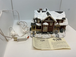 lot 190 image: Terry Redlin 2001 Limited Edition Deer Creek Manor Lighted Sculpture