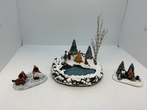 lot 197 image: Snow Village Winter Scene with Skating Pond & Figurines