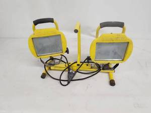 lot 17 image: Workforce Dual Head Portable Halogen Work Light Stand