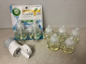 lot 69 image: Air Wick Fresh Linen Essential Oils