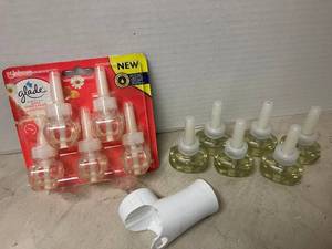 lot 68 image: Glade Joyful Citrus and Clean Linen