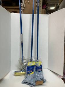 lot 48 image: Quickie Mops