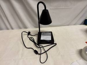 lot 50 image: Candle Warmer