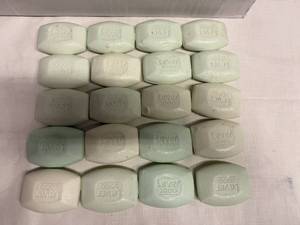 lot 215 image: 20x Lever 2000 Bar Soap-Bulk Package