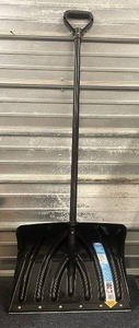 lot 129 image: Suncast 18 Inch Combo Snow Shovel and Pusher with Steel Wear Strip