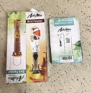 lot 142 image: Ashman Bird Feeder and Adjustable Shepherds Hook Set