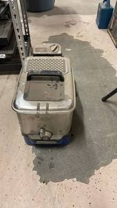 lot 170 image: T-fal Electric Deep Fryer with Removable Basket