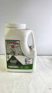 lot 235 image: Safe Step 8300 Magnesium Chloride Ice Melter 9 lb Container
