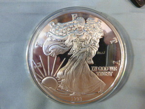 lot 1 image: 1993 American Eagle Silver Proof Coin (One Pound Fine Silver)