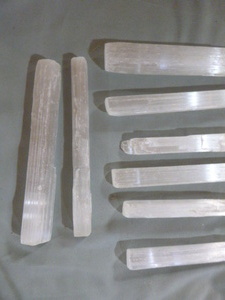 lot 34 image: 10 Selenite Sticks