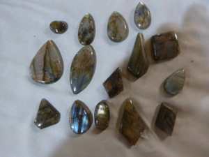 lot 41 image: Labradorite Cabochons