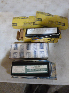 lot 61 image: 5 Flourescnet Lamp Ballasts
