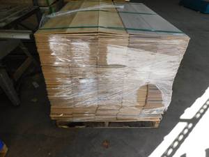 lot 5 image: Full Pallet of Laminate Flooring  Mohawk Brand