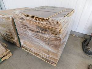 lot 9 image: Full Pallet of Laminate Flooring  Mohawk Brand