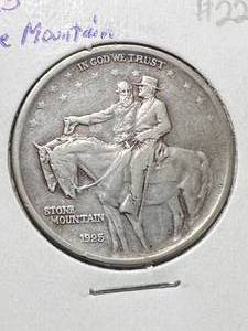 lot 32 image: 1925 US STONE MOUNTAIN COMMEM HALF DOLLAR