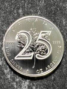 lot 37 image: 2013 CANADIAN MAPLE LEAF 1 TROY OZ .9999 FINE SILVER 25TH YEAR