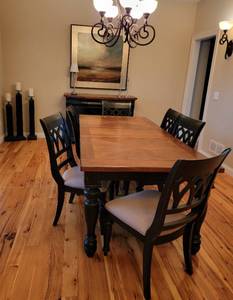 lot 1 image: Elegant Farmhouse Black Dining Table with 6 Chairs