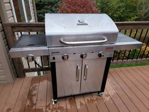 lot 257 image: Charbroil Performance Propane Gas Grill