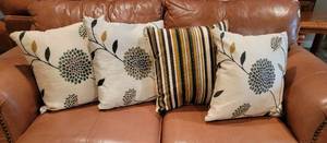 lot 118 image: Pier One Stripes and Chrysanthemum Pillow Dcor  4