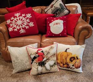lot 203 image: Ho Ho Ho Holiday Pillow Dcor Collection