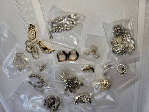 lot 158 image: Glamorous Vintage Rhinestone Earring Collection