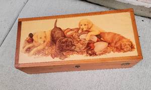 lot 328 image: Ducks Unlimited Golden Retriever Puppy Wooden Chest Box