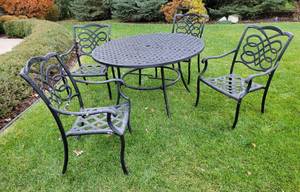 lot 251 image: Heavy Cast Aluminum Patio Table and 4 Chairs