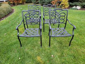 lot 252 image: Heavy Cast Aluminum Patio Chairs  Set of 4