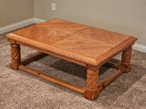 lot 23 image: Blonde Oak Tuscan Cocktail Table