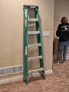 lot 271 image: 6 Foot Painters Ladder