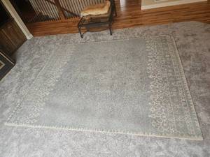 lot 38 image: Pottery Barn Woolmark Contemporary Area Rug Blue & Ivory Tones  8 x 10
