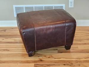 lot 123 image: Pottery Barn Leather Ottoman
