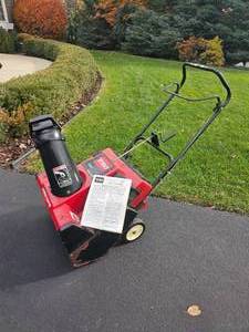 lot 278 image: Toro CCR 2000 Snow Thrower