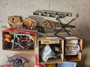 lot 279 image: Work Bench Hand Tool Group