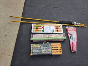lot 280 image: New Yard Game Bundle  Badminton, Croquet and Horseshoes